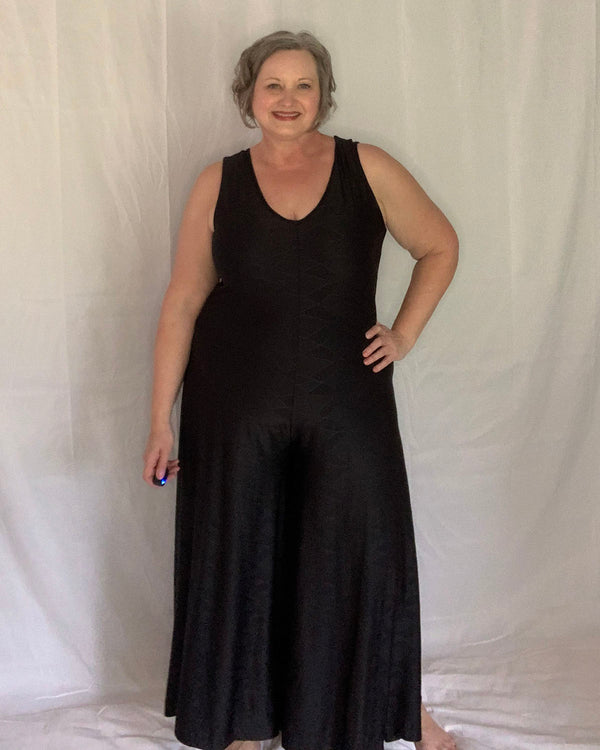 Black Wavy Darwin Jumpsuit - Plus-Size Women's Clothes online | Dresses, tops, bottoms & more - Et Tu Boutique